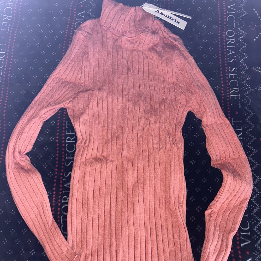 Abollria Ribbed Turtleneck Sweater
